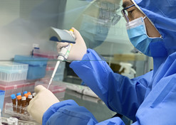 2020年1月10日，國藥集團中國生物上海捷諾用不到48小時，全國首家成功研制出新冠病毒核酸檢測試劑盒并供應抗擊疫情一線。